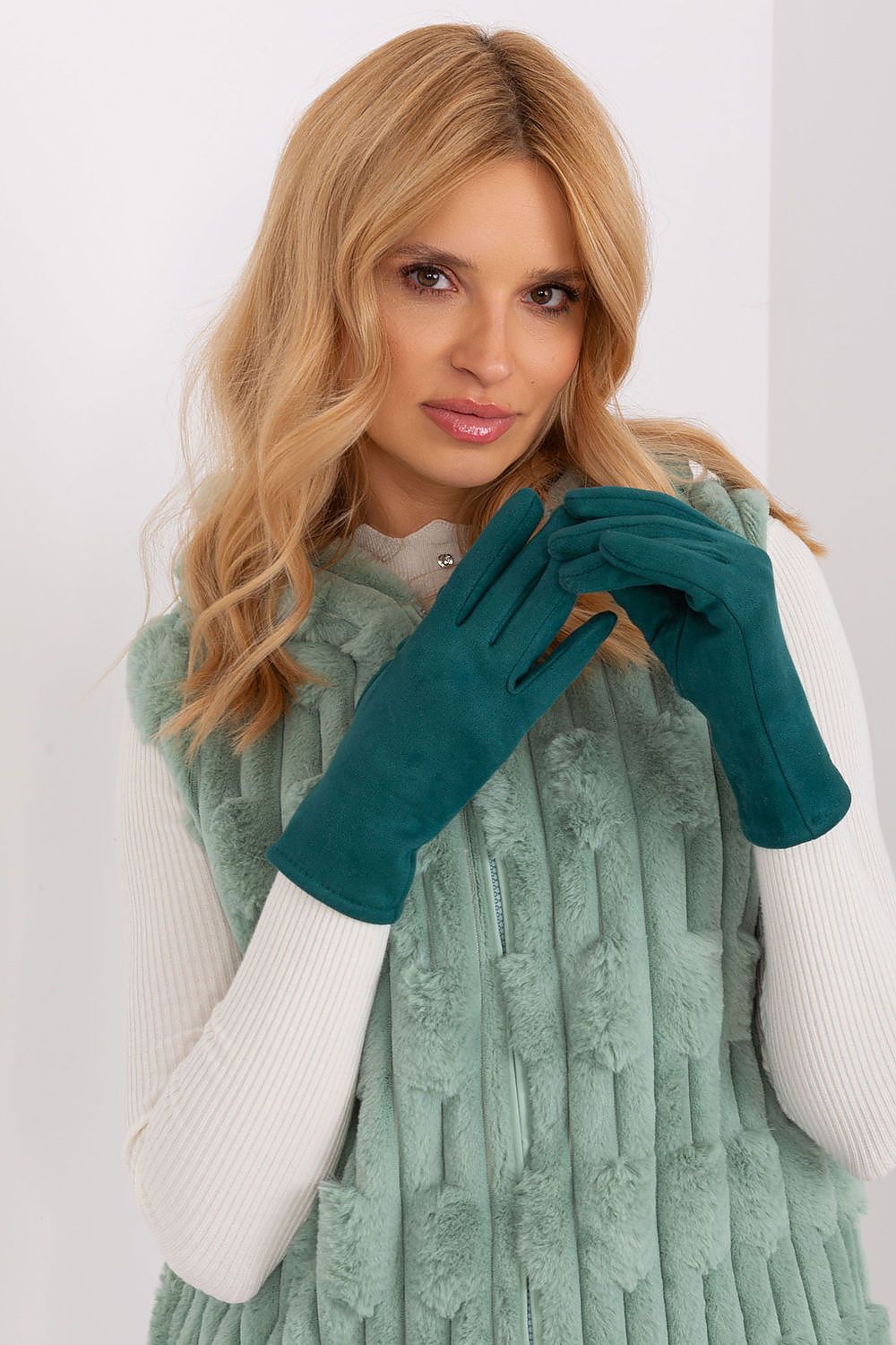  Gloves model 190879 AT 